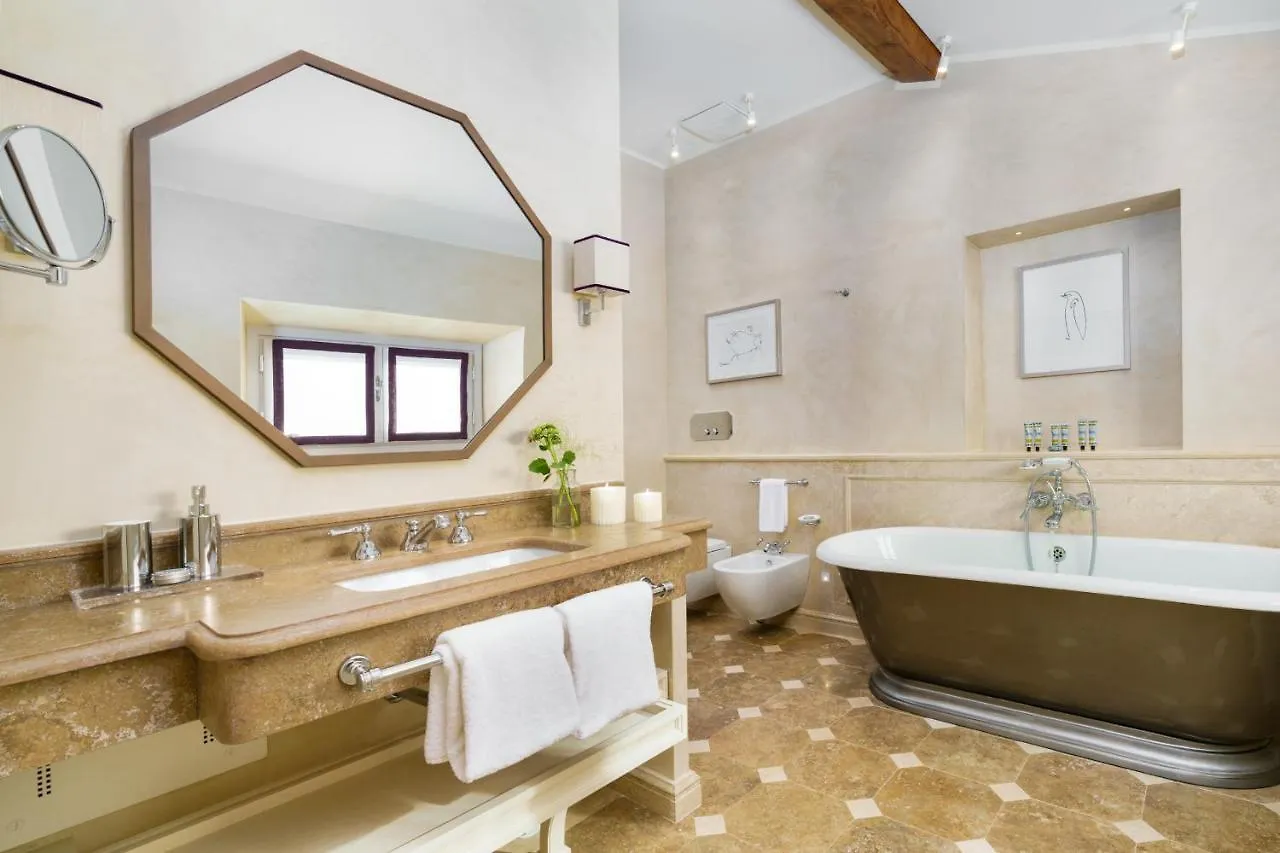 Marchesa Olympia - La Dimora Degli Affreschi Florence Apartment
