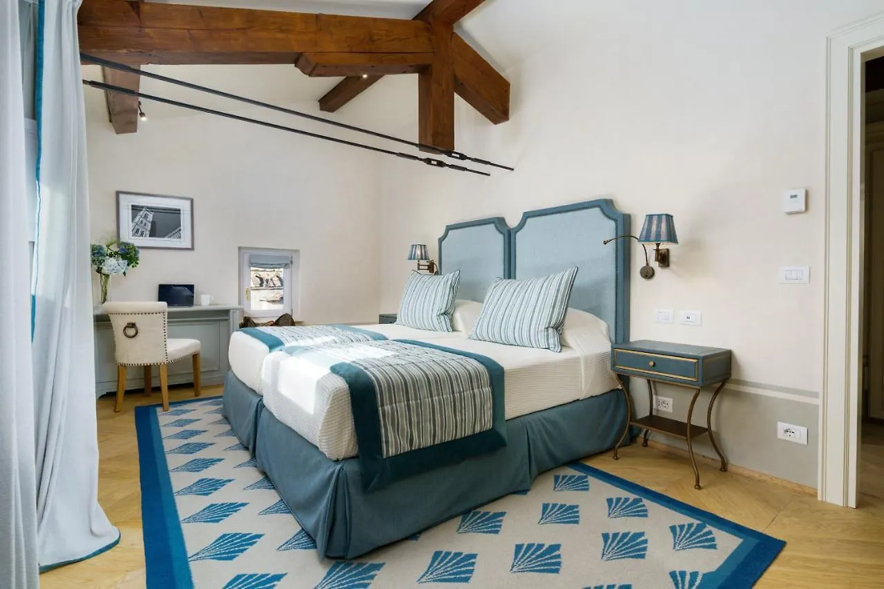 Marchesa Olympia - La Dimora Degli Affreschi Florence Apartment