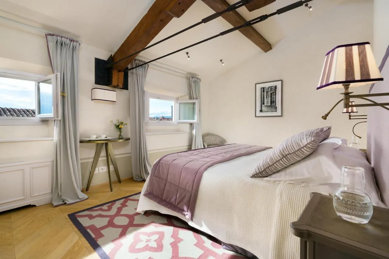 Marchesa Olympia - La Dimora Degli Affreschi Florence Apartment